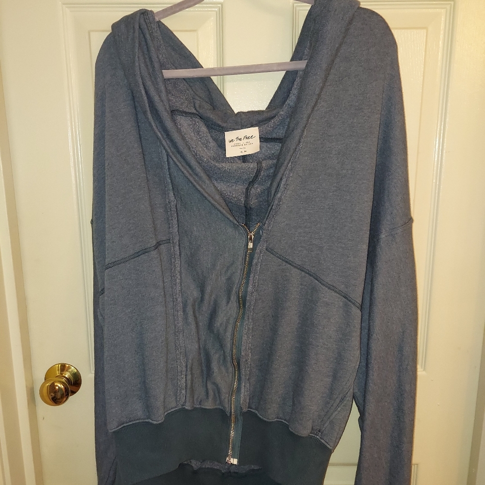 - We the Free hooded sweatshirt med  J. 150 casual cozy athleasure